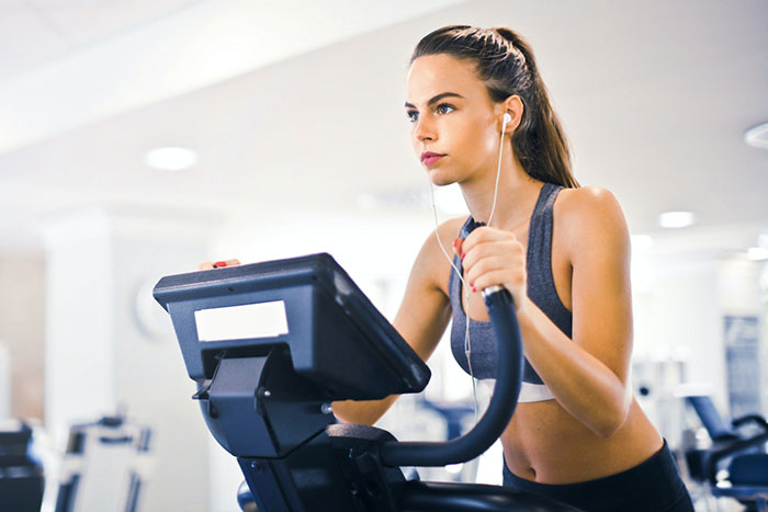 Как мотивировать себя на зарядку с помощью психологии и подзатыльника